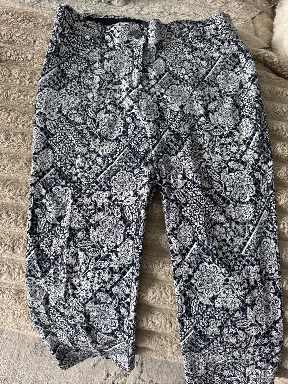 Women's Navy and White Floral Print capri Pants
